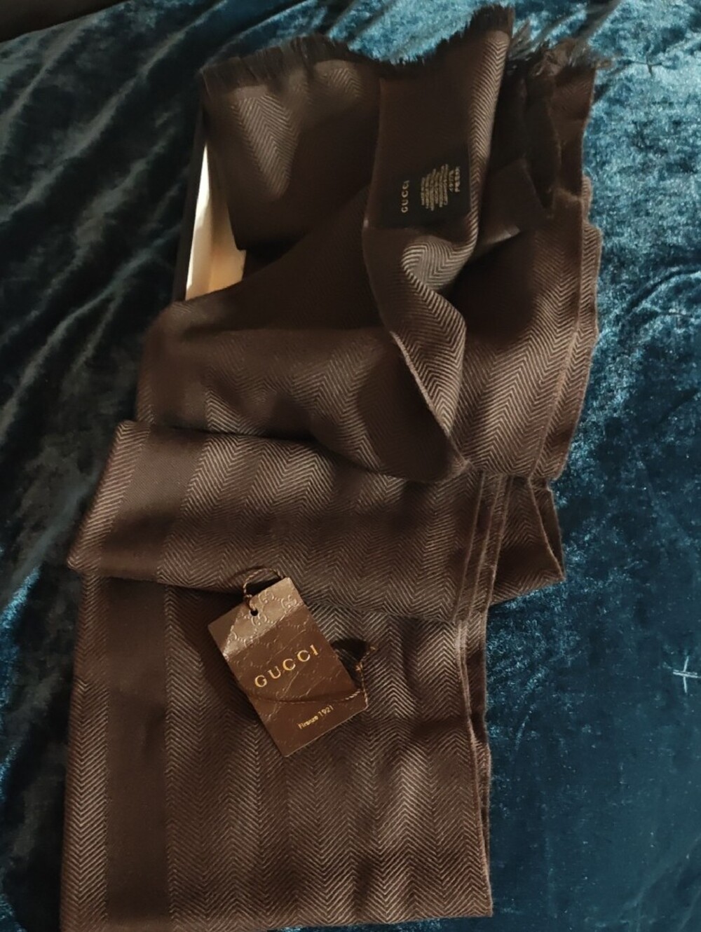Gucci Brown Scarf with Black Logo Tag - Picture 5 of 8